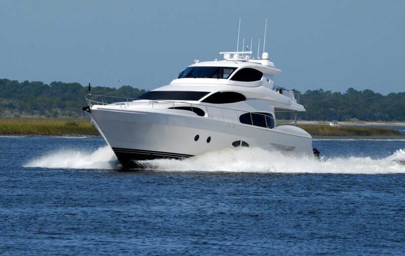 LUXURY SPEED BOAT